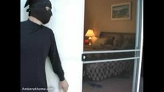 Տղամարդիկ դիմակներով Трахнули ինձ կամ ինձ