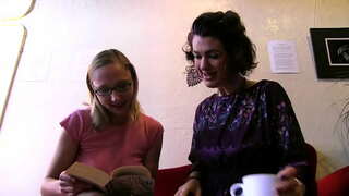 Lesbo jävla horor - hårig buske