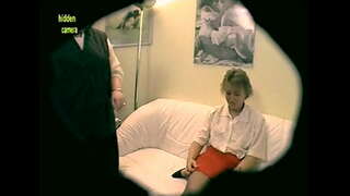 2 Мама лезбејка играју у анальную играчку! Заједница љубитеље.ККК