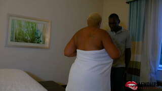 Lady Onyxx fucking Hirem Masseur