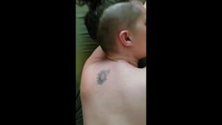 Titta på en amatör flickvän få hennes röv och fitta fylld över och under