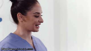 Նա սիրում է Միանալ 2 Աղջիկներին Մերսման Ընթացքում