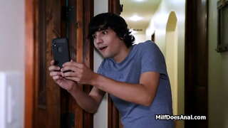 Dildo w duszy głęboki anal na kanapie