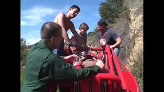 Перверзни црна floozie Кели Стар со голема knockers ужива кога четири роговиден соработници појдов неа во сите нејзини ебат дупки