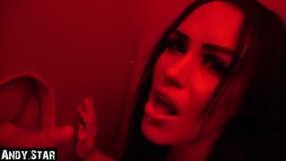 Девојка удари дик во Gloryhole