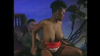 Черен човек ближе космати путка черни мами и чука си от рак на изпражненията