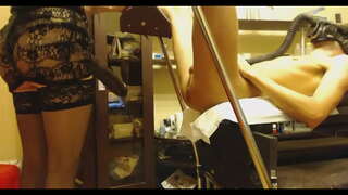 Killen Tar Gigantiska Löskuk Upp Hans Röv